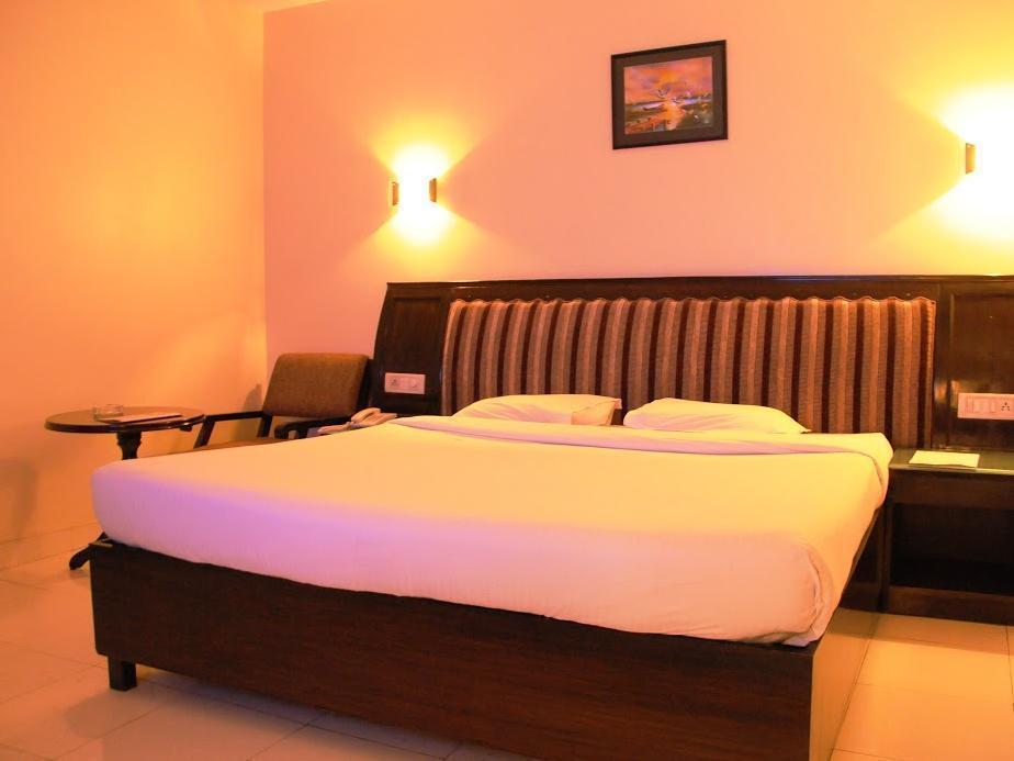 Treebo Trend Grand Plaza Nampally Χιντεραμπάντ Εξωτερικό φωτογραφία