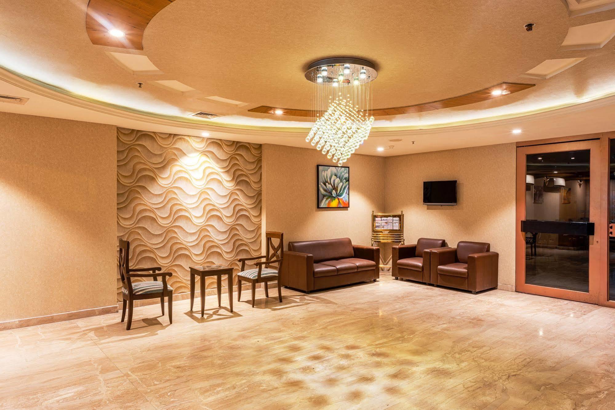 Treebo Trend Grand Plaza Nampally Χιντεραμπάντ Εξωτερικό φωτογραφία