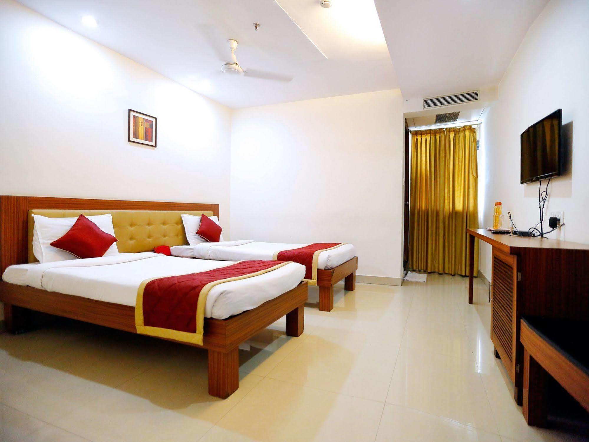 Treebo Trend Grand Plaza Nampally Χιντεραμπάντ Εξωτερικό φωτογραφία