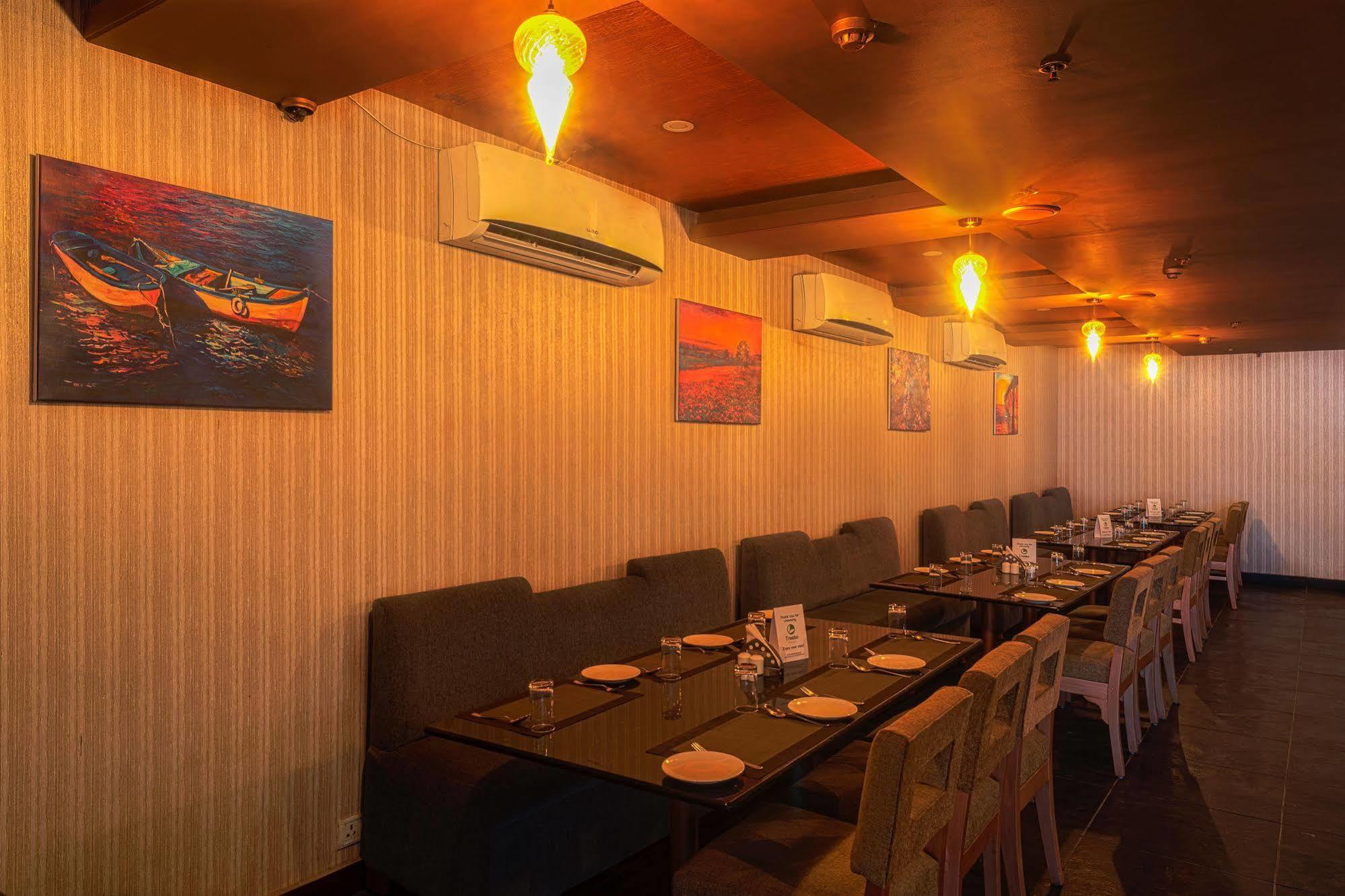 Treebo Trend Grand Plaza Nampally Χιντεραμπάντ Εξωτερικό φωτογραφία